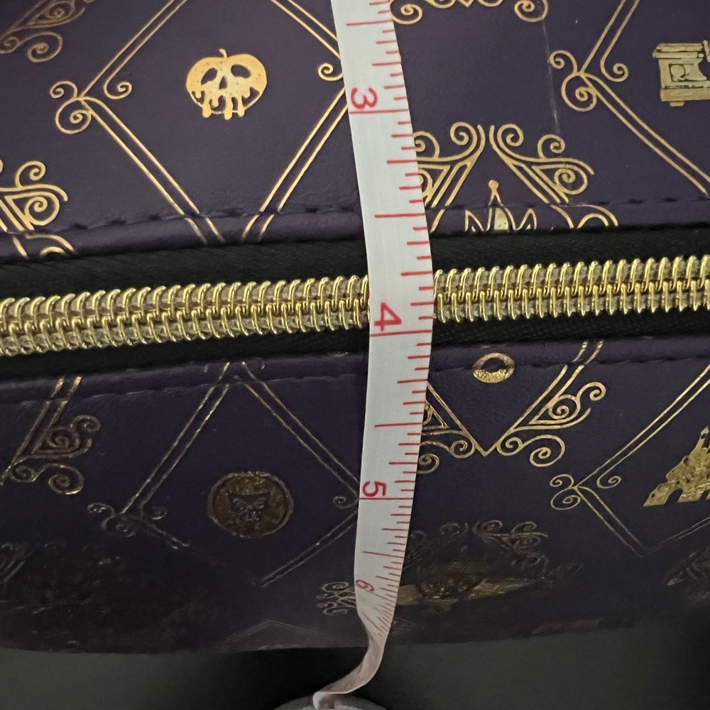 DISNEY VILLAINS NWT PURPLE & GOLD LARGE STUNNING MAKEUP CASE - Picture 9 of 14